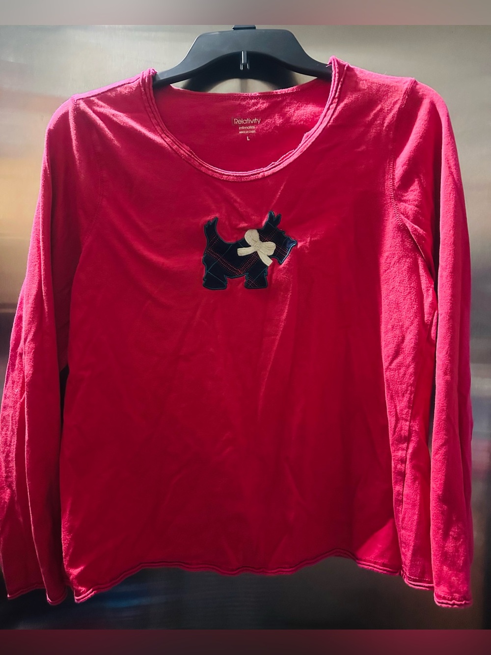Relativity✨🩷❤️Long Sleeve Bright Dark Pink Tee with Scottie Applique